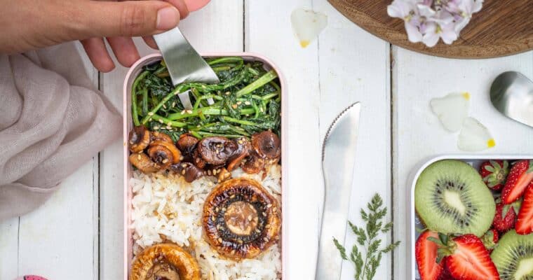Champignons Caramélisés à la Sauce Soja et Fanes Sautées (repas vegan super rapide)