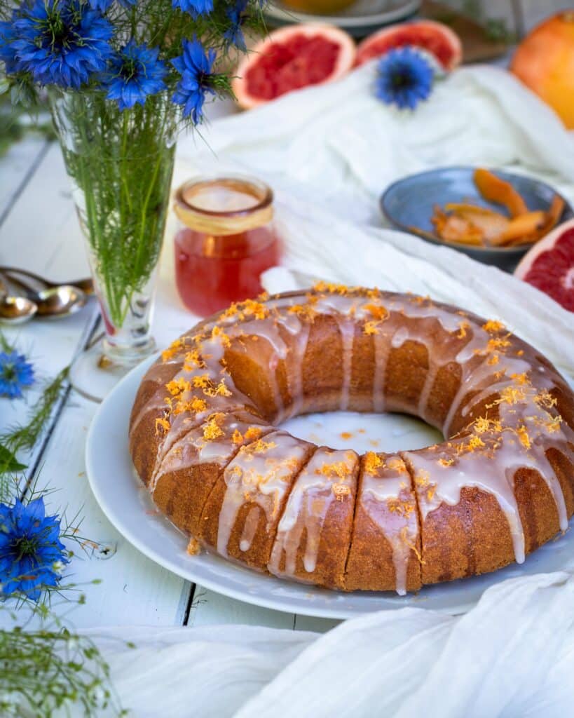 Redécouvrez le pamplemousse avec cette recette ! Chaque bouchée est une explosion de saveurs (et de bonheur) de cet agrume trop souvent oublié quand on parle de dessert. Mon conseil : em /pressez vous de l’essayer !