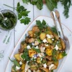 On parle de ma passion pour les pommes de terre ? Dans cette recette, elles sont parfumées à k'ail et aux herbes fraiches, puis rôties au four ! Un pur délice !