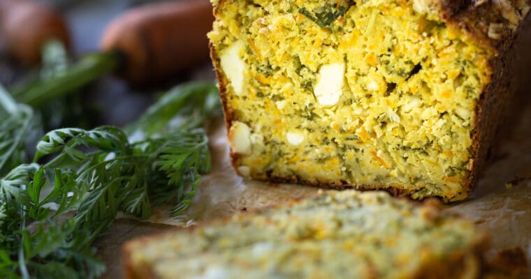 Cake Sans Gluten et « Zéro Déchet » aux Fanes de Carottes (Farine de Quinoa et Farine de Pois Chiche)