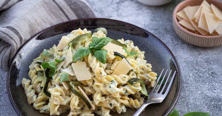 Crème de Courgettes à l’Échalote (recette végétarienne super simple avec seulement 4 ingrédients)