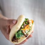 Est-ce que vous connaissez les baos ? Ces petits pains chinois, cuits à la vapeur que l'on peut garnir à sa guise ! Ils sont faciles à faire et 100% vegan !