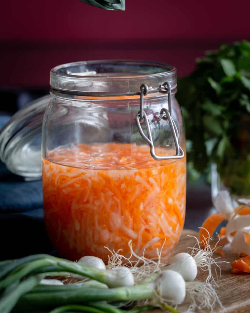 Voici une recette simple et détaillée pour faire vos propres pickles de légumes à l'asiatique, avec du vinaigre de riz :)