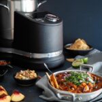 Voici ma toute première recette écrite pour le robot malin de KitchenAid : le Cook Processor ! Il s'agit d'un chili sin carne (sans viande) accompagné d'une salsa à la pêche ! Un pur délice !