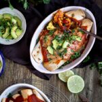 Découvrez ma recette d'enchiladas végétariennes aux haricots rouges et cheddar et sa délicieuse sauce spéciale qui fait toute la différence !