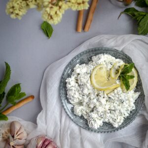 Vous êtes à la recherche d’une recette archi rapide et simple pour votre apéro de ce soir ? Presque tous les ingrédients sont dans le titre d’ailleurs ! Il suffit de 4 ingrédients, un petit coup de fourchette et le tour est joué ! Franchement, qui a un meilleur plan ?