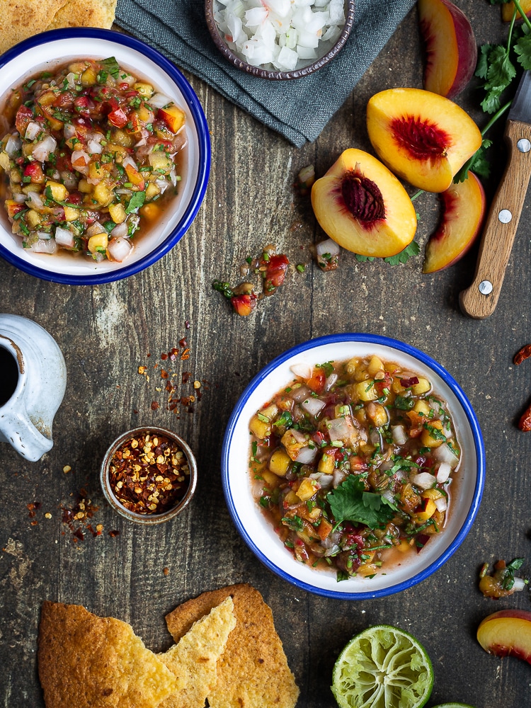Histoire de changer un peu de la salsa classique à base de tomate, je vous propose de tester cette version avec des pêches jaunes ! Un vrai délice ! Et c'est 100% vegan et sans gluten ! Idéale pour l'apéro avec des tortillas ou pour accompagner un plat TexMex !