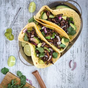 Des tacos végétariens, ça vous dit ? Et des tacos végétaliens ? Encore mieux non ? Découvrez ces tacos aux pleurotes grillées façon carnitas !