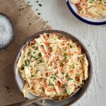Faire son coleslaw maison, rien de plus facile ! En version végé ou vegan, ça prend 5min chrono et c'est juste trop bon !