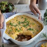 Découvrez cette version complètement végétale du traditionnel hachis parmentier ! Ce plat est revisité en version végétarienne (ou végétalienne) avec une garniture aux champignons sans légumineuses !