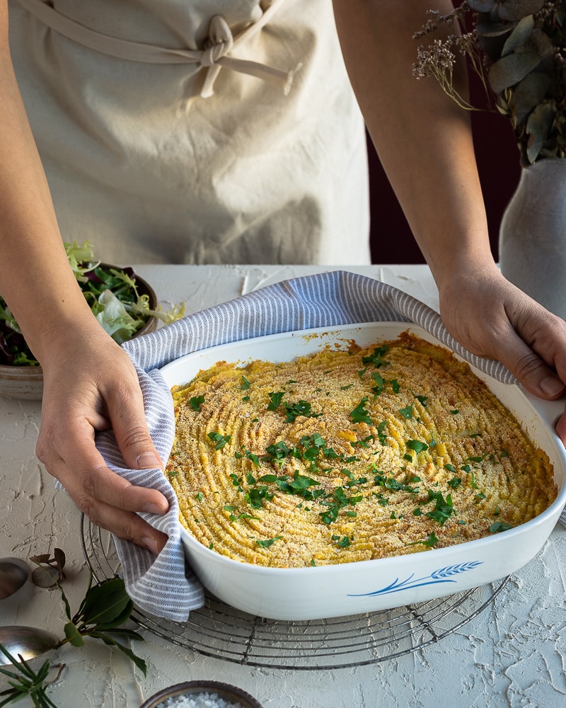 Découvrez cette version complètement végétale du traditionnel hachis parmentier ! Ce plat est revisité en version végétarienne (ou végétalienne) avec une garniture aux champignons sans légumineuses !