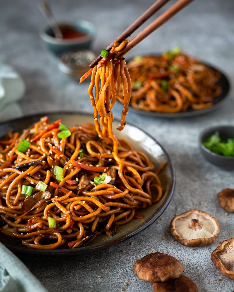 Chow Mein (recette facile de nouilles sautées aux légumes) - Free