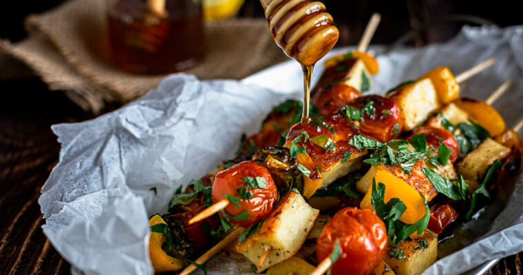 Brochettes de Halloumi au Miel, Herbes fraîches et Citron