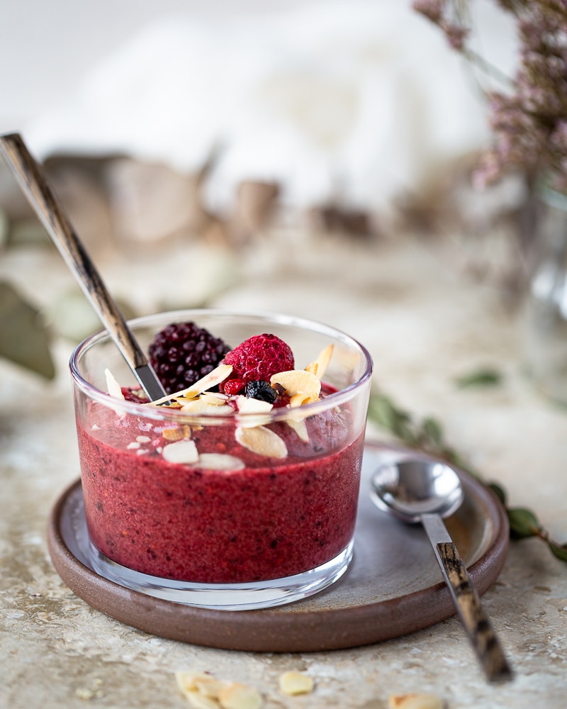 Envie d'une douceur glacée? Préparez un nice cream délicieux en 5 min avec seulement 2 ingrédients! Que ce soit au petit déj, au gouter ou encore en dessert, faites le plein de fruits en version glacée !