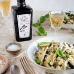 Allez, on profite encore un peu de la saison des asperges vertes avec cet orzotto aux courgettes, asperges et citron. Parfait pour changer agréablement du risotto !