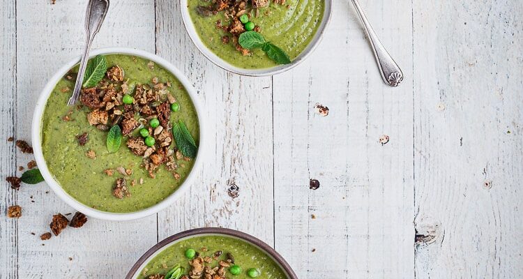 Soupe froide Courgettes, Petits Pois et Granola