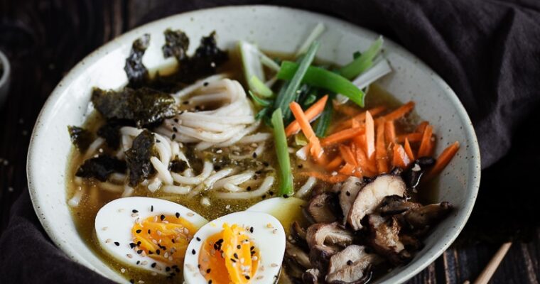 Ramen Végétarien au Miso et Tahini (Soupe d’inspiration Japonaise)
