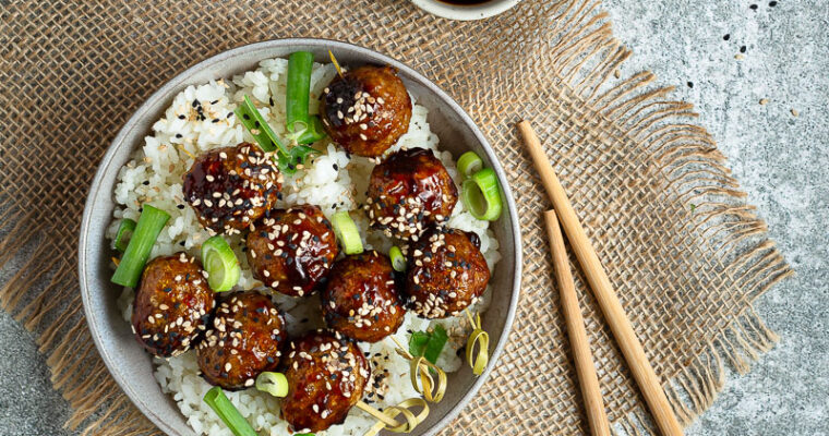 Brochettes de Boulettes aux Protéines de Soja Texturées (Brochettes Yakitoris Végétaliennes)