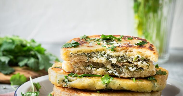 Pains plats fourrés au Fromage et Herbes Fraîches