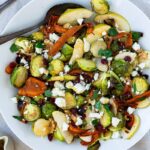 Voici ma nouvelle (et seule) recette préférée avec des Choux de Bruxelles. J'ai nommé : Salade d’Automne aux Choux de Bruxelles et Bacon de Carotte