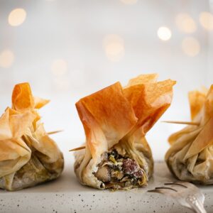 Voici une nouvelle recette pour votre menu de Noël : les aumônières vegan de la mer. Un joli plat à servir en entrée, ou même en plat principal !