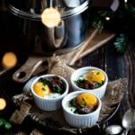 Voici une recette d'œufs cocotte aux morilles ! J'ai utilisé une cuisson à la vapeur pour cette belle entrée végétarienne de Fêtes !
