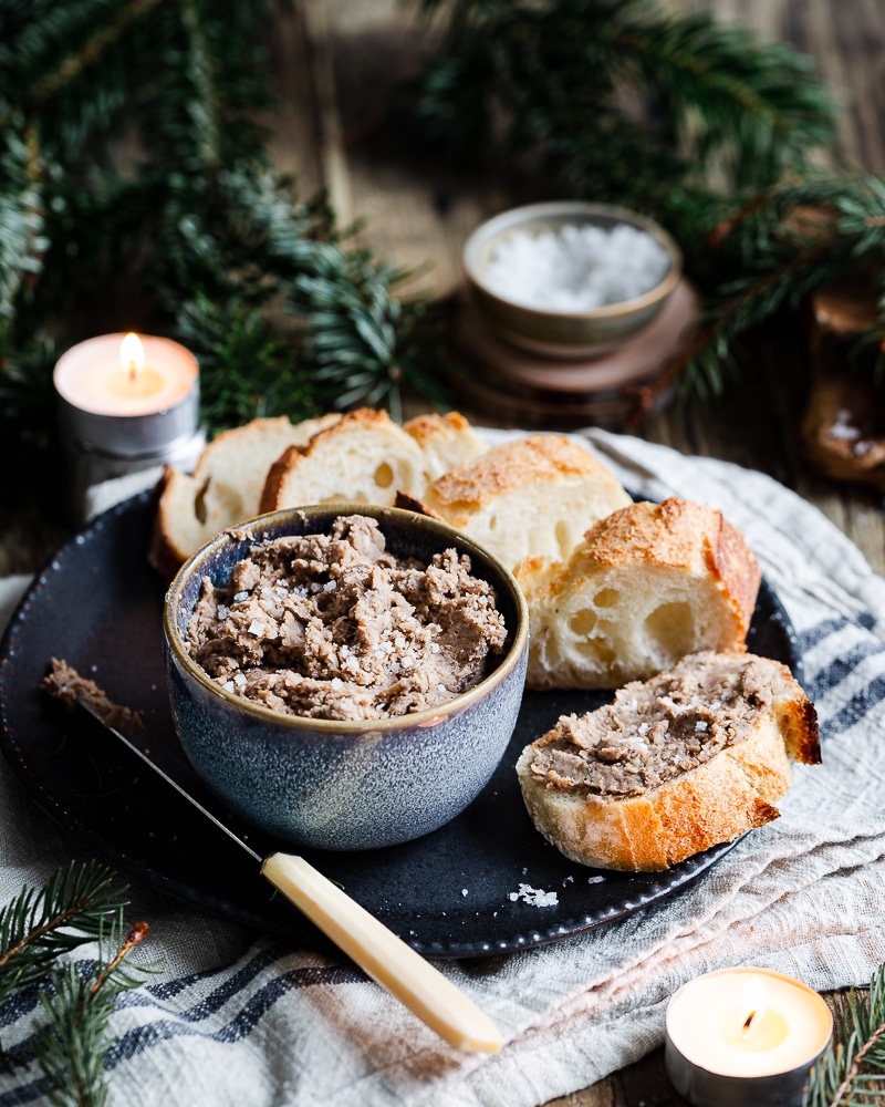 Vous avez déjà testé le Pâté Végétal à la Châtaigne ? C'est tout simple à faire, et absolument parfait pour remplacer la version carnée !
