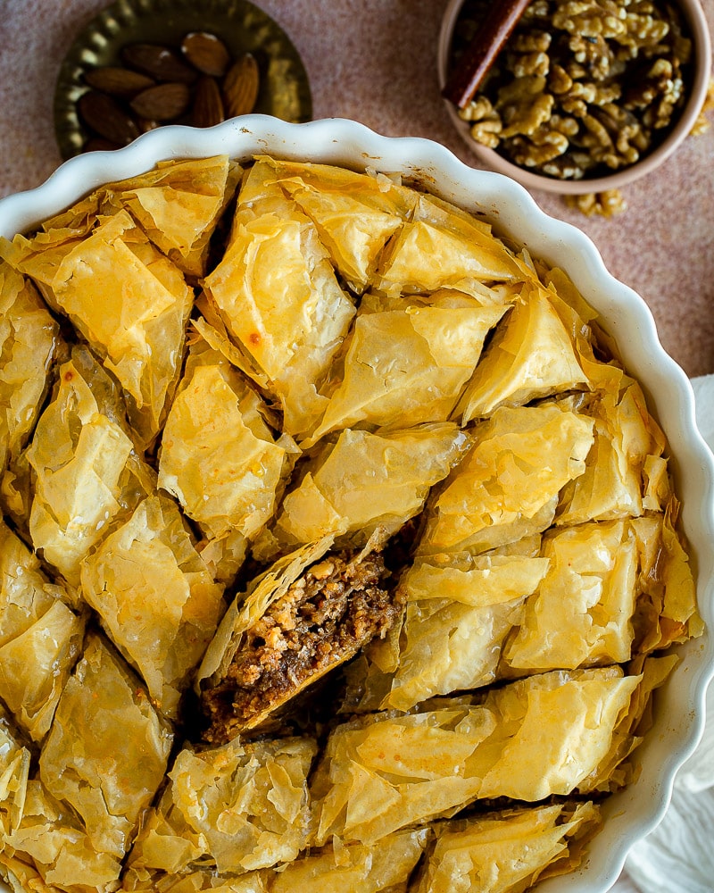 Voici ma recette de Baklava à la Grecque. Ils peuvent paraitre intimidant, mais c'est en fait très facile à réaliser, et si bon !