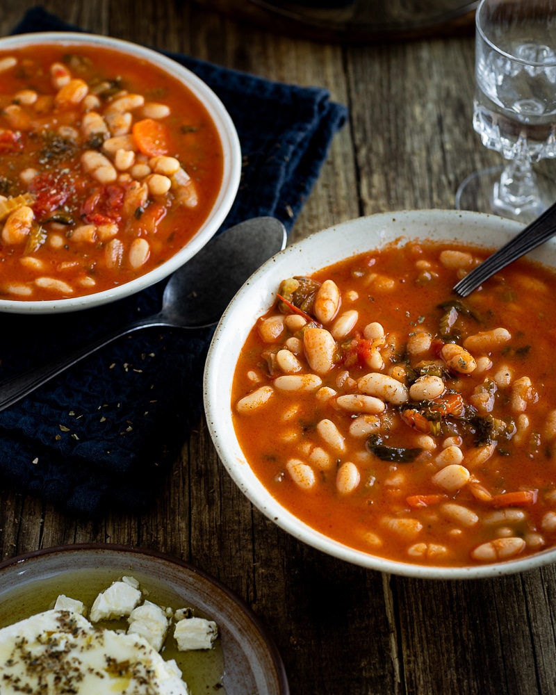 La Soupe Grecque de Haricots Blancs (Fassolada) ! Recette toute simple et sans prétention, c'est pourtant une explosion de saveurs et de textures !