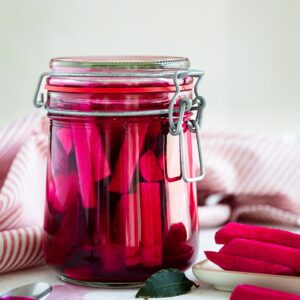 Voici la recette super simple de pickles de navets et betterave à la libanaise !