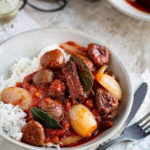 Je suis trop contente de vous partager cette recette de Ragoût de Châtaignes à la Grecque apprise auprès de mon petit cousin Athénien !