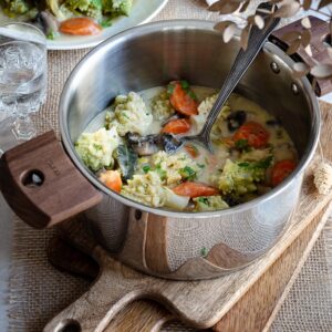 Voici une recette toute simple de Blanquette Végétarienne au Chou Romanesco. Cette recette est 100% légumée !