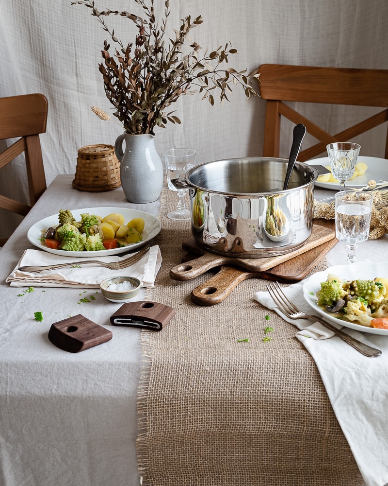 Voici une recette toute simple de Blanquette Végétarienne au Chou Romanesco. Cette recette est 100% légumée !