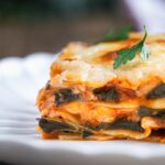 Cette recette de lasagnes aux blettes est parfaite pour lancer la saison ! Hyper savoureuse, elle permet de redécouvrir ce légume !