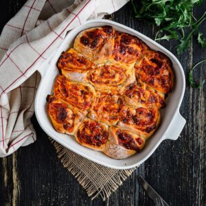 Voici une recette de Pizza rolls aux 3 fromages, histoire d'avoir une excuse de plus de manger de la pizza !