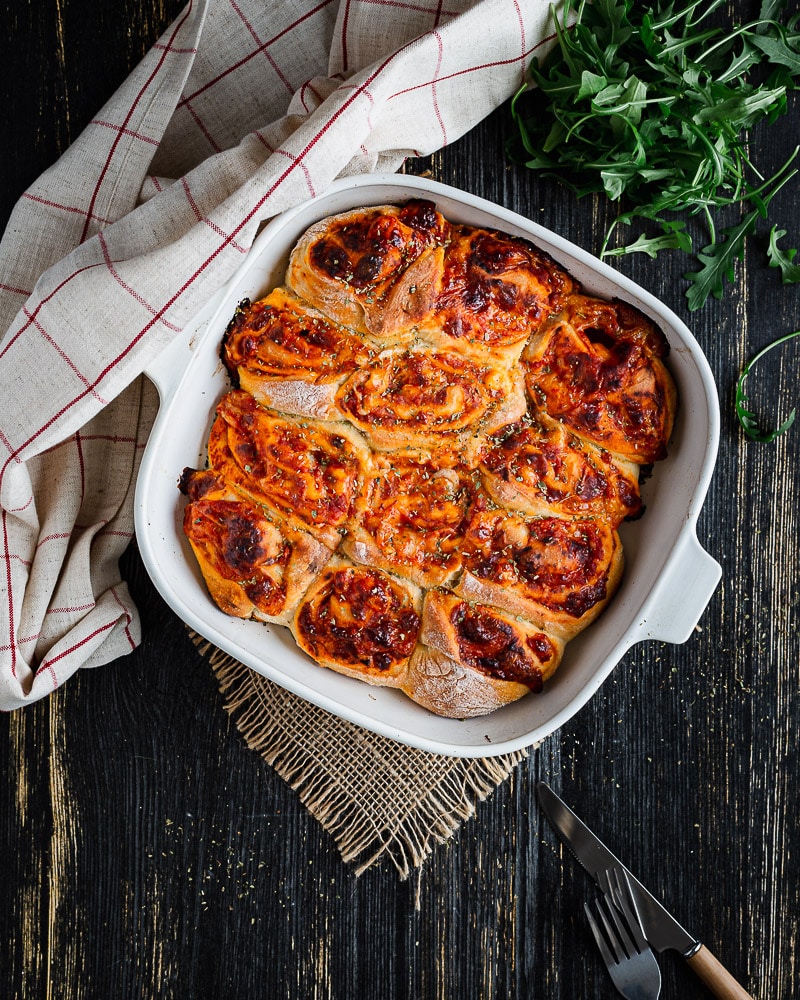 Voici une recette de Pizza rolls aux 3 fromages, histoire d'avoir une excuse de plus de manger de la pizza !