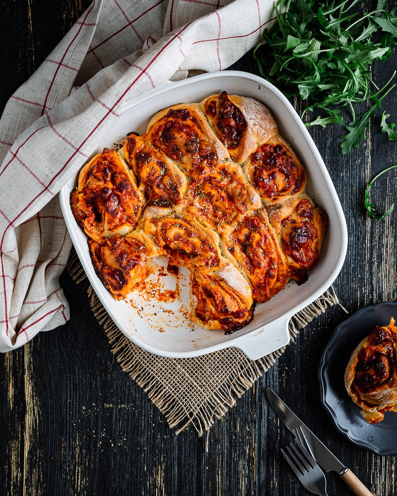 Voici une recette de Pizza rolls aux 3 fromages, histoire d'avoir une excuse de plus de manger de la pizza !