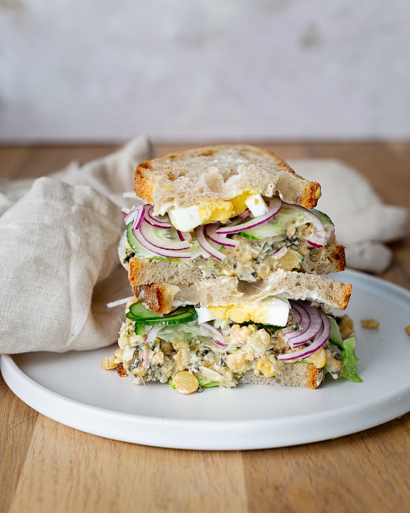 Cette recette de Sandwich Pois Chiche Mayo sera parfaite pour pique nique, à emmener au bureau, ou lors d'un voyage ce été !