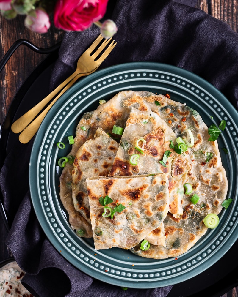 Ces Pains plats aux patates et petits pois, inspirés des parathas indiens ne sont pas compliqués à faire ! 