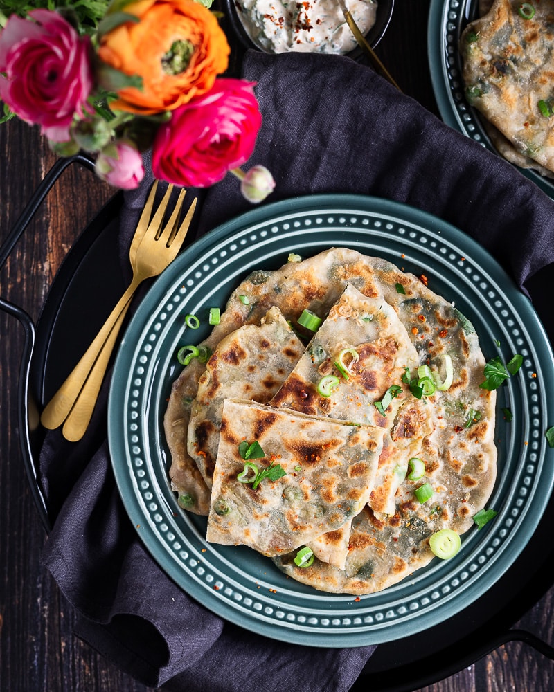 Ces Pains plats aux patates et petits pois, inspirés des parathas indiens ne sont pas compliqués à faire ! 