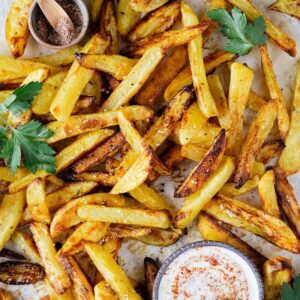Voici mes 5 astuces pour réussir vos Frites au four super croustillantes ! Elles sont délicieuses et j'utilise seulement 2 càs d'huile !