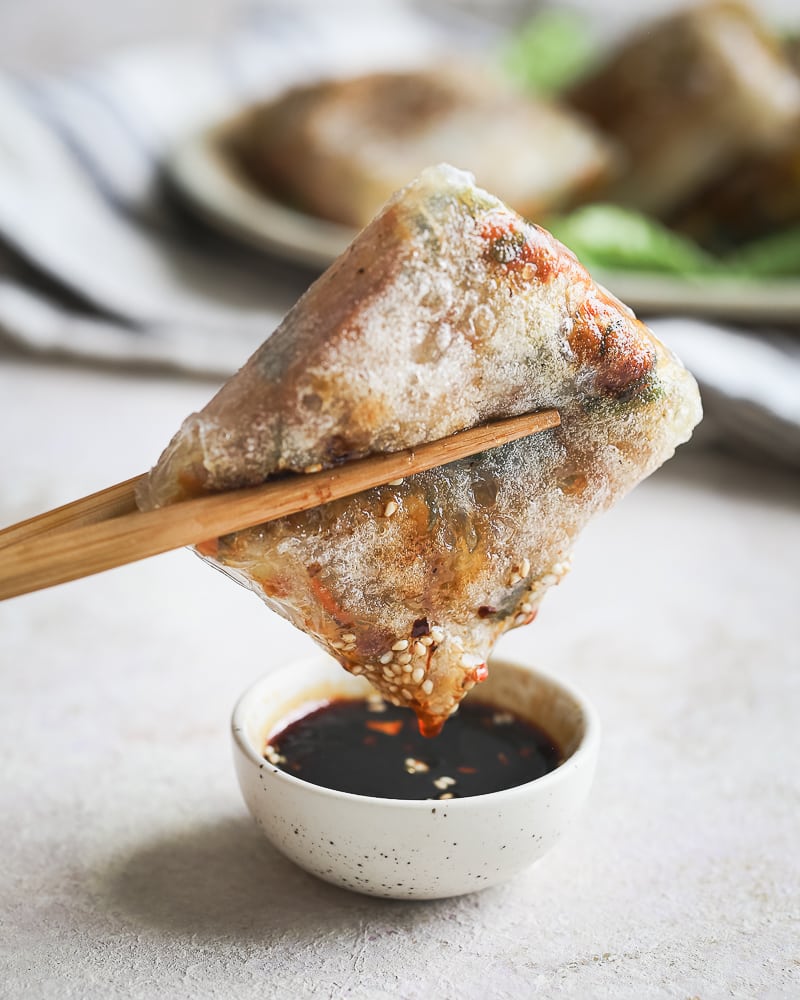 Ces beignets asiatiques faciles et croustillants vont changer votre vie ! Aucune technique de pliage à maitriser ! Et un résultat délicieux !