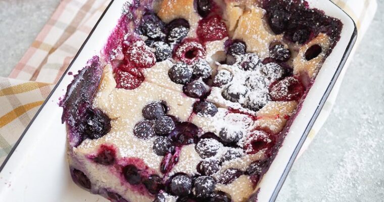 Clafoutis à la coco et fruits rouges