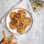 Ces galettes anti-gaspi quinoa et épluchures sont une parfaite recette anti gaspi pour célébrer la journée mondiale de l’environnement !