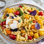 Gros coup de cœur pour cette recette de spaetzle aux tomates cerises ail et burrata ! Les spaetzle sont fondants et croustillants ! Un régal