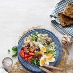 Une jolie revisite de la grande Salade Niçoise et son Thon Végé, à base de pois chiche et d'algues nori ! Parfait pour cet été !