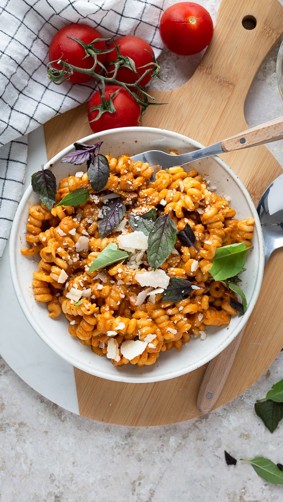 Ces pâtes à la crème de légumes du soleil sont la solution parfaite pour vos pâtes ! Elle est super simple à faire.