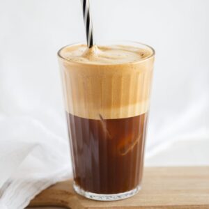 Vous êtes nostalgique du café frappé à la grecque dégustez pendant vos dernières vacances ! Voici comment le réaliser chez vous !