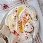 A la fois ferme et crémeuse, cette Crème de feta pimentée est faite pour vos apéros d'été et pour vos tartines !