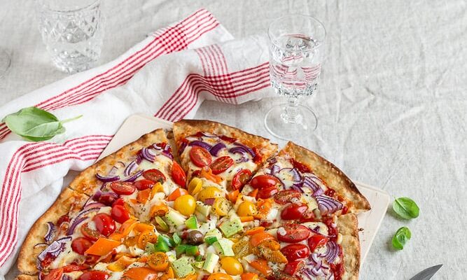 Pizza arc-en-ciel végétarienne